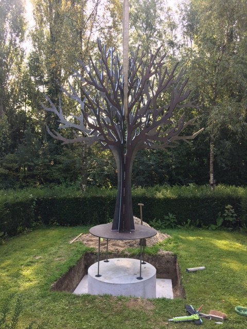 plaatsing-gedenkboom-met-kraan-2 plaatsing-gedenkboom-met-kraan-2