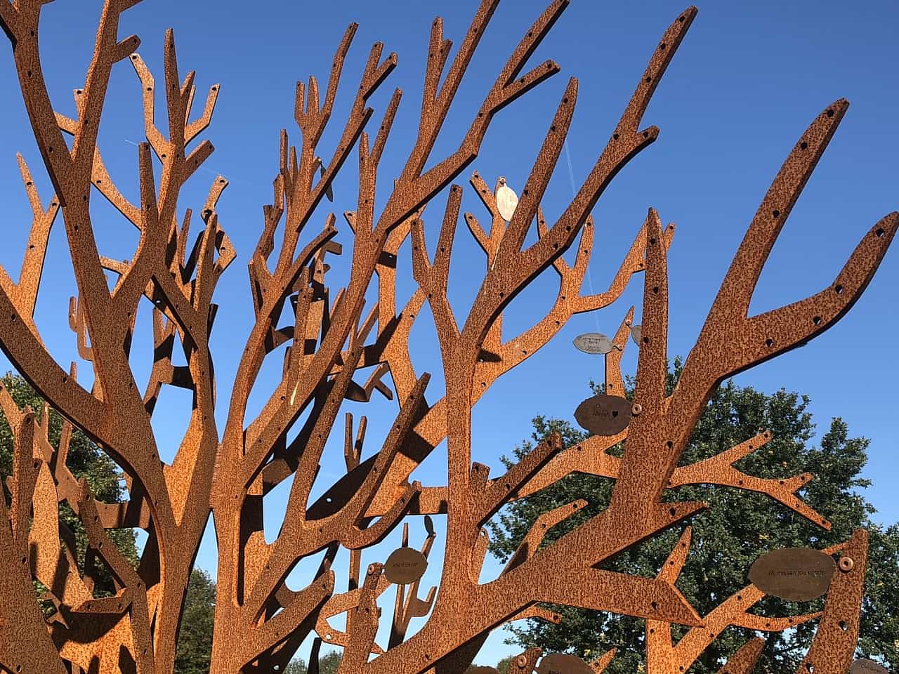 gedenkmonument-begraafplaats-Wilnis-3 gedenkmonument-begraafplaats-Wilnis-3